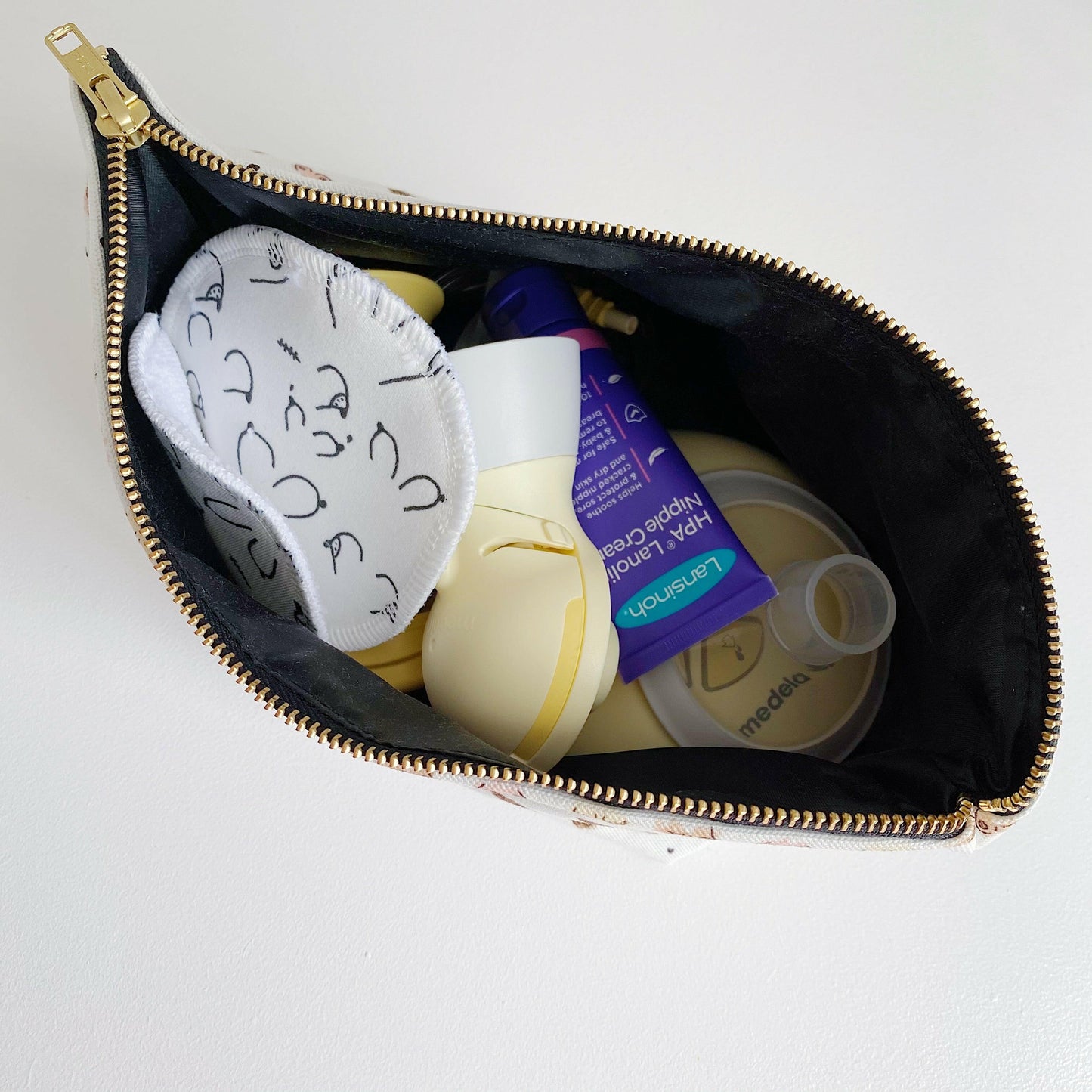 Zip-up nappy wallet - Boobies Print